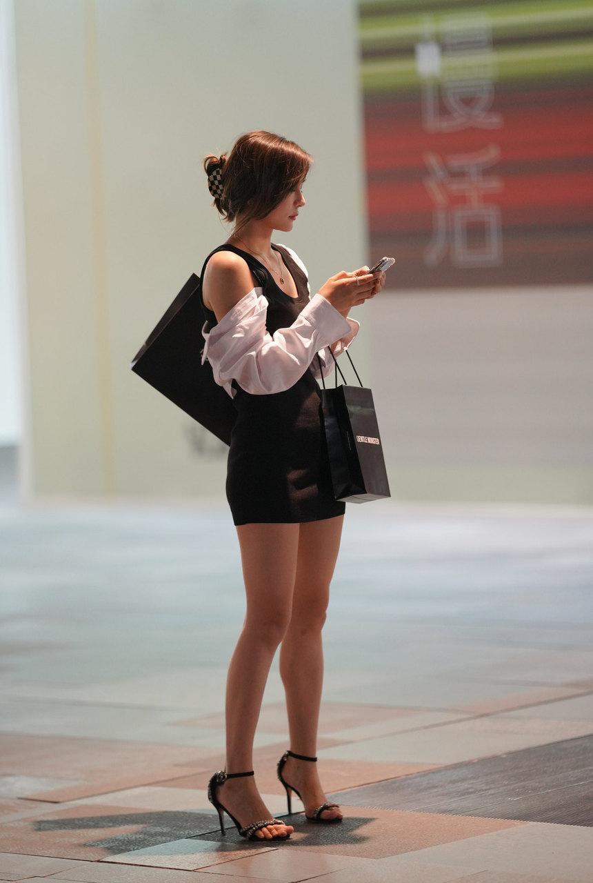 都市丽人漂亮的黑色连体裙美女【132P+1V-2.08G】