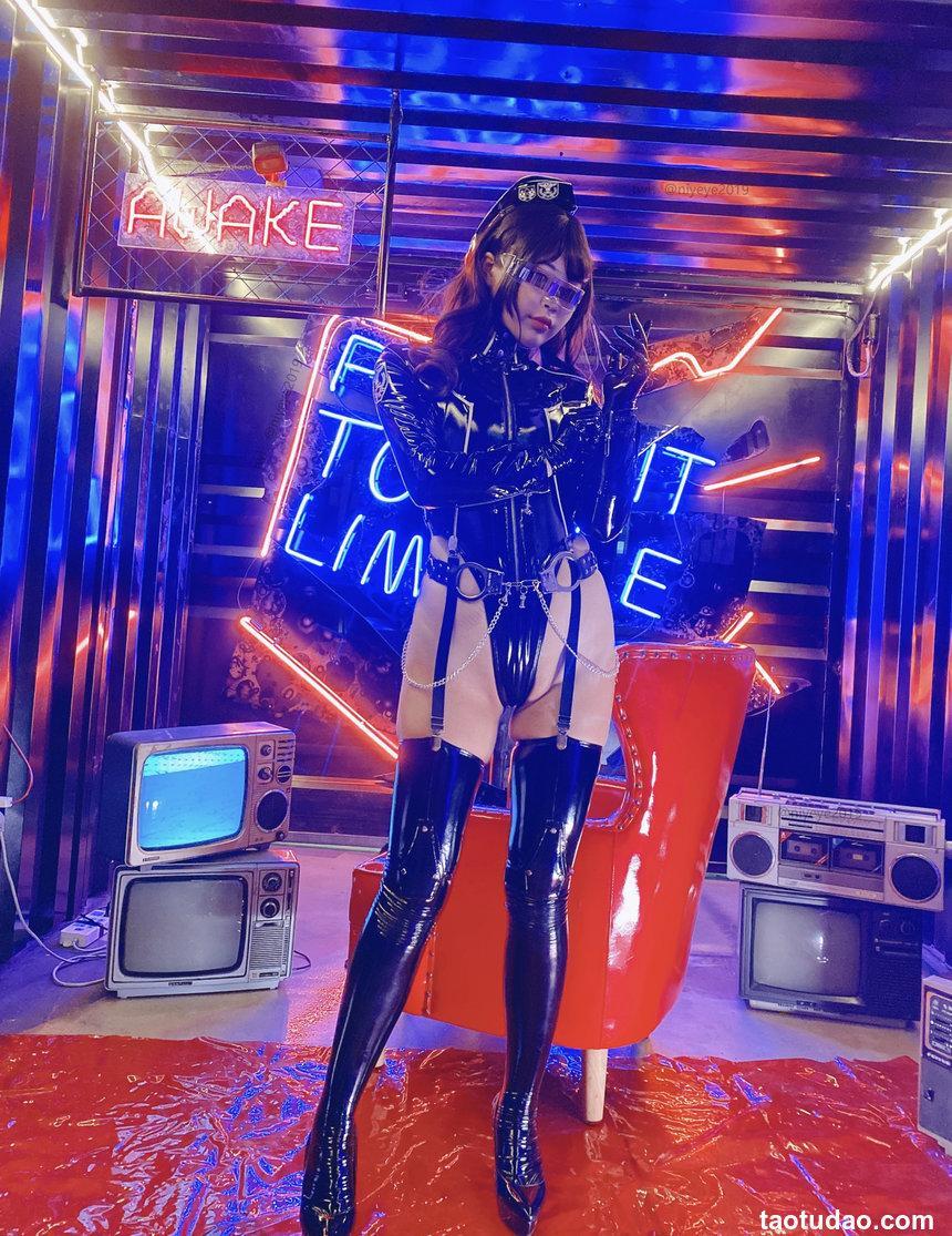 白烨 Vol.039 女王指挥官 [82P-1.23G]