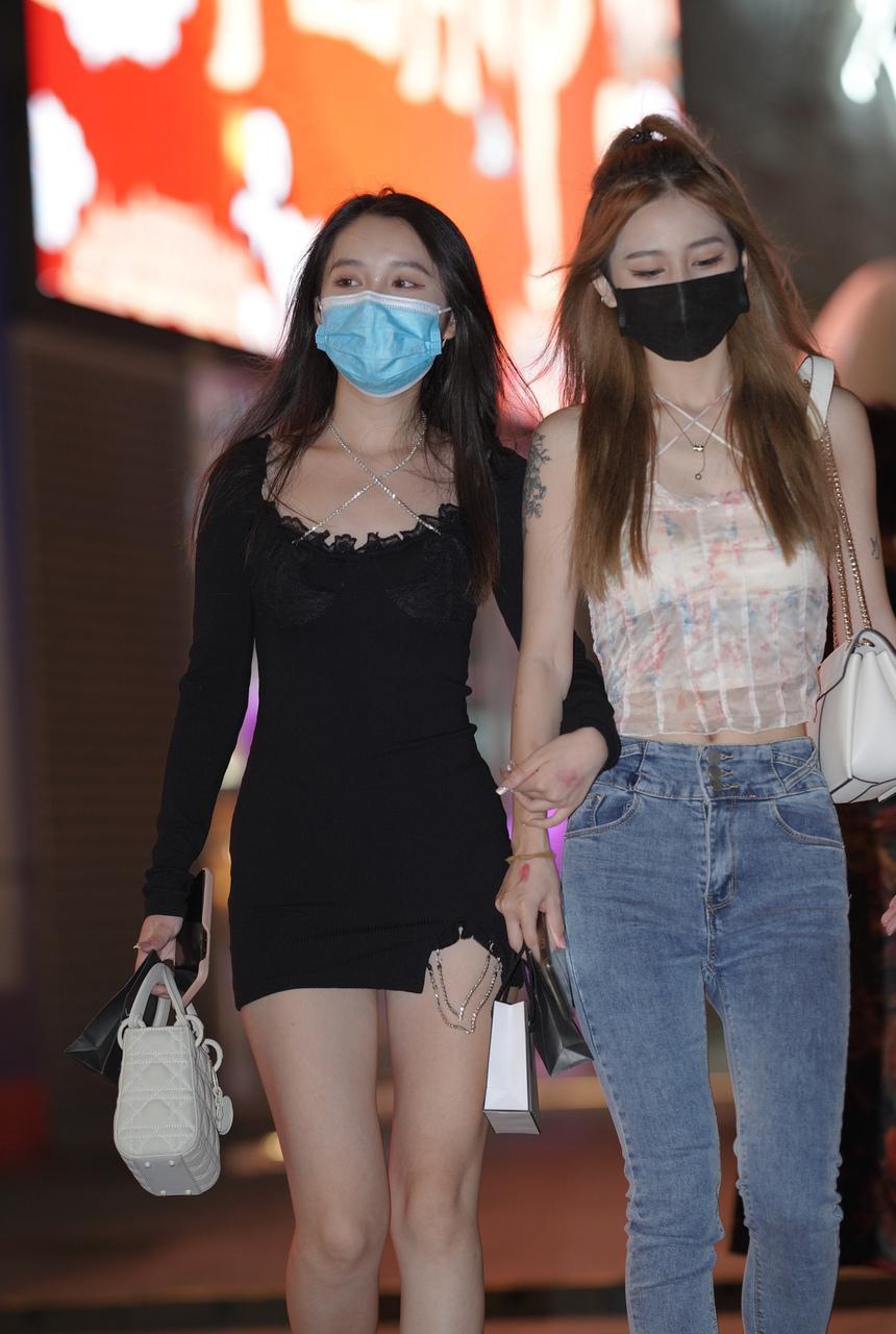 都市丽人夜拍黑色连体包臀裙美女【113P+1V-1.95G】