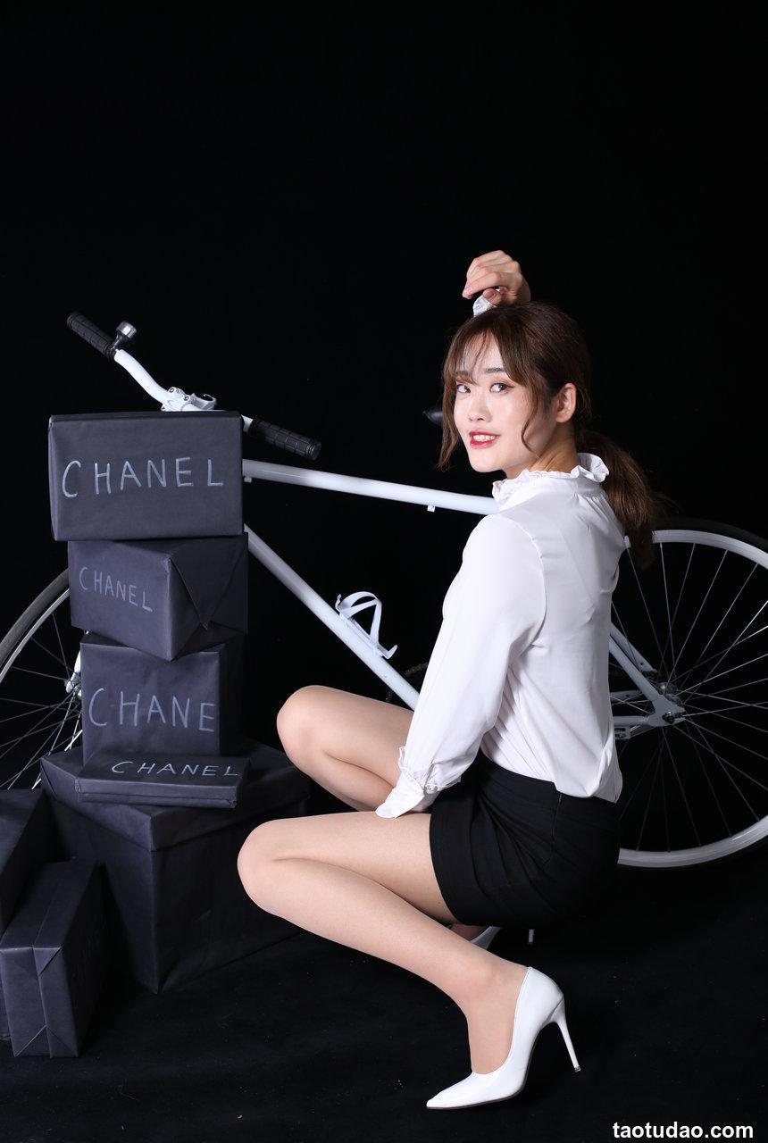 奈丝写真 NO.122 黑与白的职业装-可乐可乐 [37P+327M]