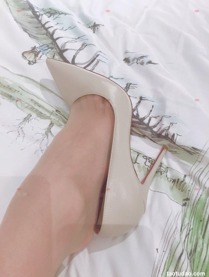 丝月神 018 白色筒袜肉丝杏色高跟[31P／62.2MB]