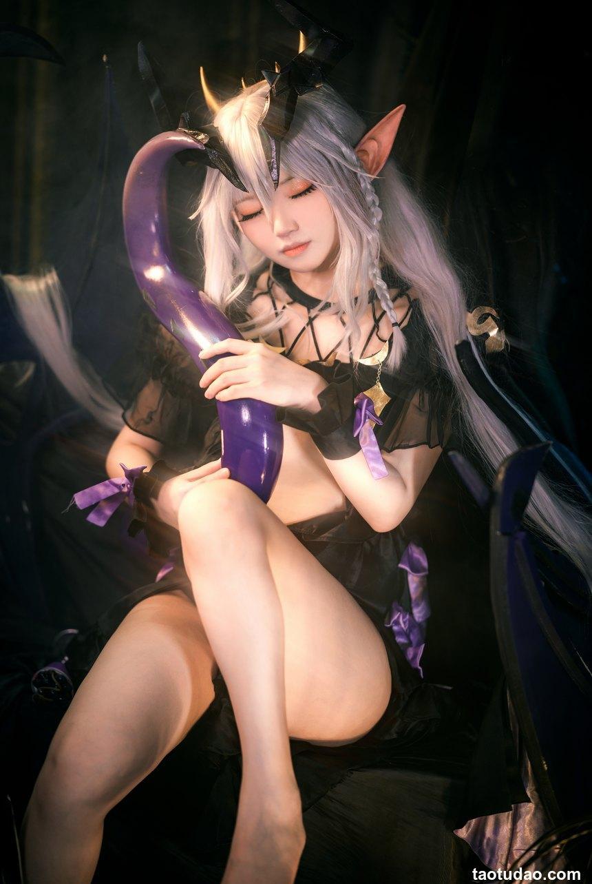 伊喵君_Nya - NO.01 四叶草剧场 法芙娜 [27P-246MB]