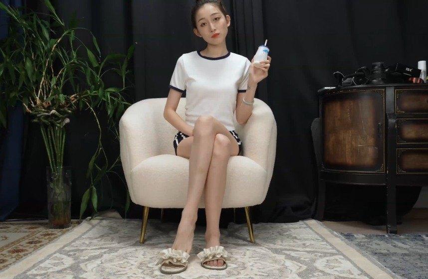 [A&F]丝足视频 053-美女baby展示她的性感脚丫 [1V-1.7G]