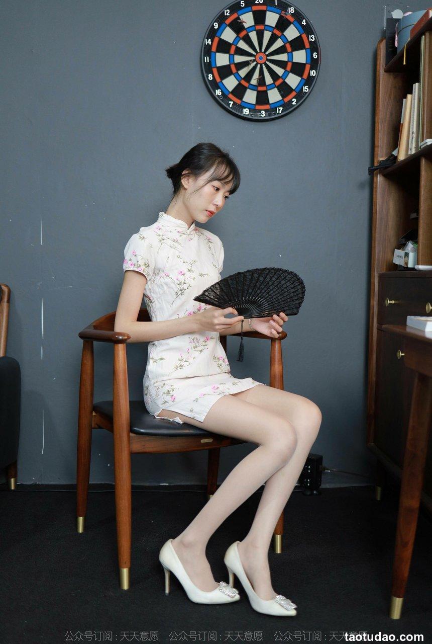 [IESS异思趣向] 2021.10.21 丝享家954：团团《长腿旗袍》[95P／137MB]