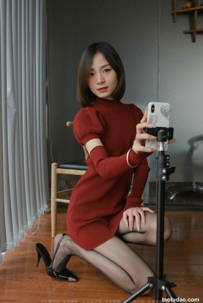 [IESS异思趣向] 2022.03.09 丝享家1023：小六《红裙嘿丝自拍》[84P／95.1MB]