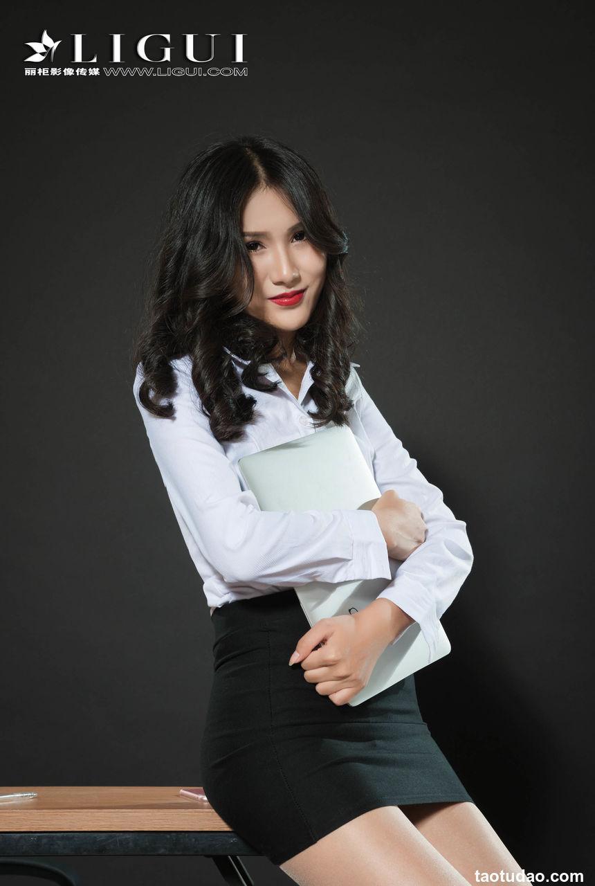 [Ligui丽柜] 2018.11.07 网络丽人 Model 小菲 [65+1P/31.7M]