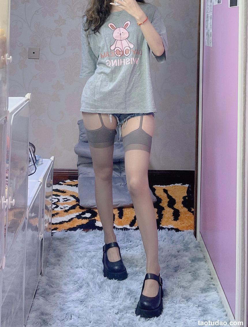 KETTOE NO.015 — 灰丝吊带[23P／96MB]