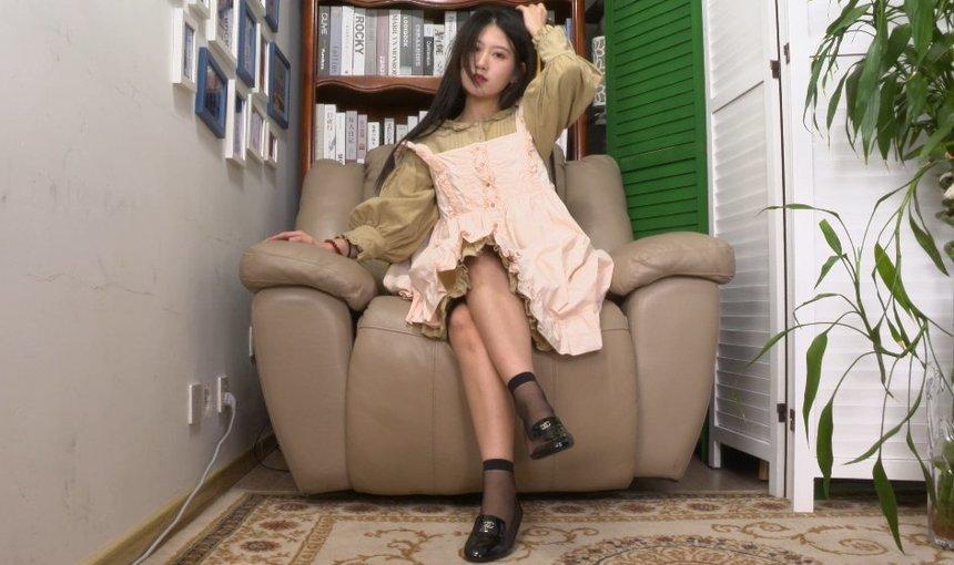 [A&F]丝足视频 080-小花果展示她性感的小脚丫 [1V-2.91G]