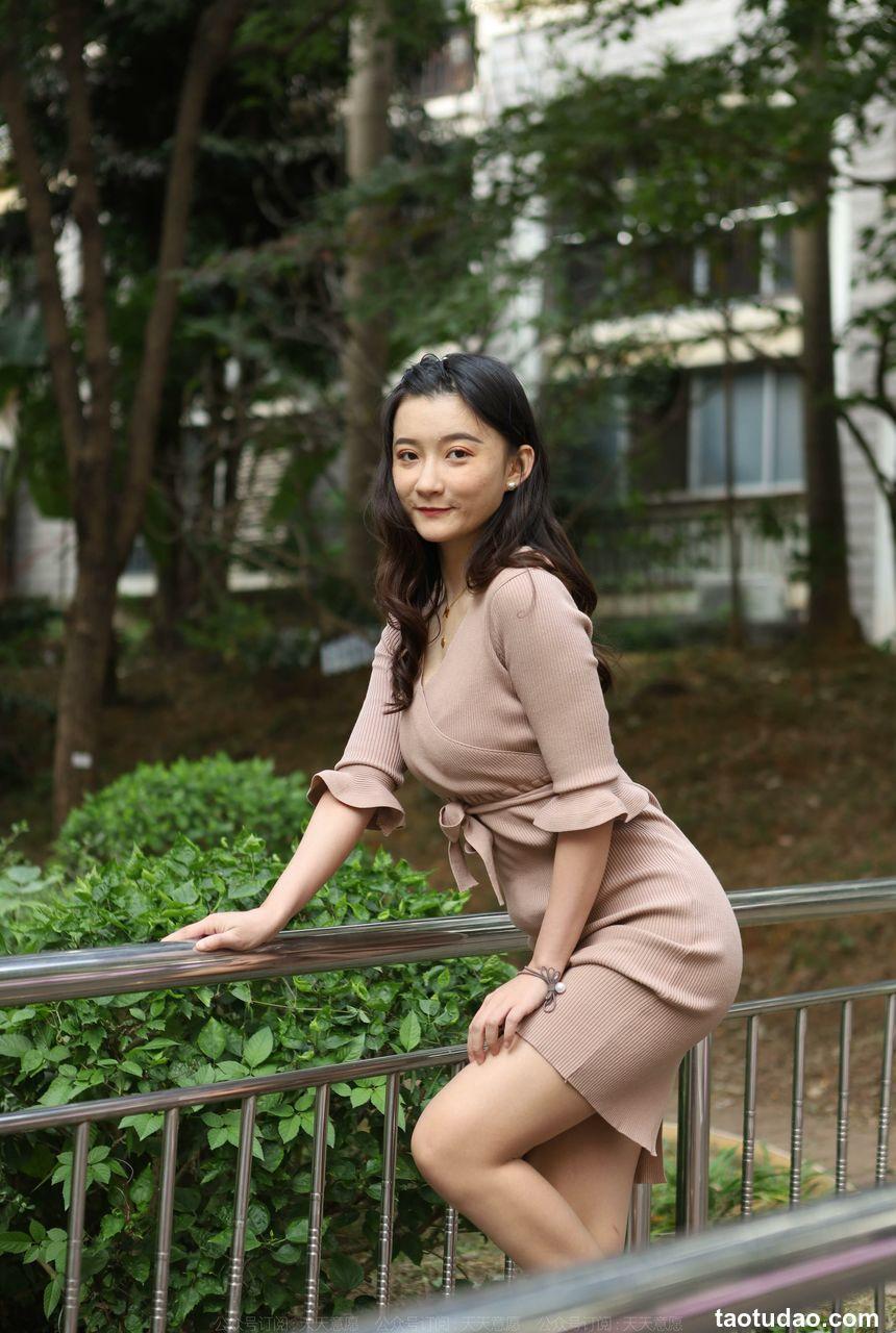 [IESS异思趣向] 2021.11.09 丝享家970：秋秋《美女阳光浴》[83P／104MB]