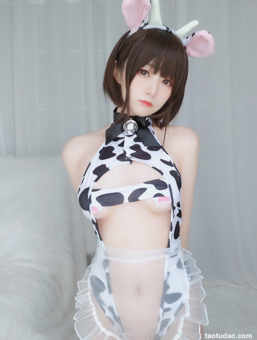 Coser小姐姐白银 - 可爱奶牛 [99P3V-544MB]