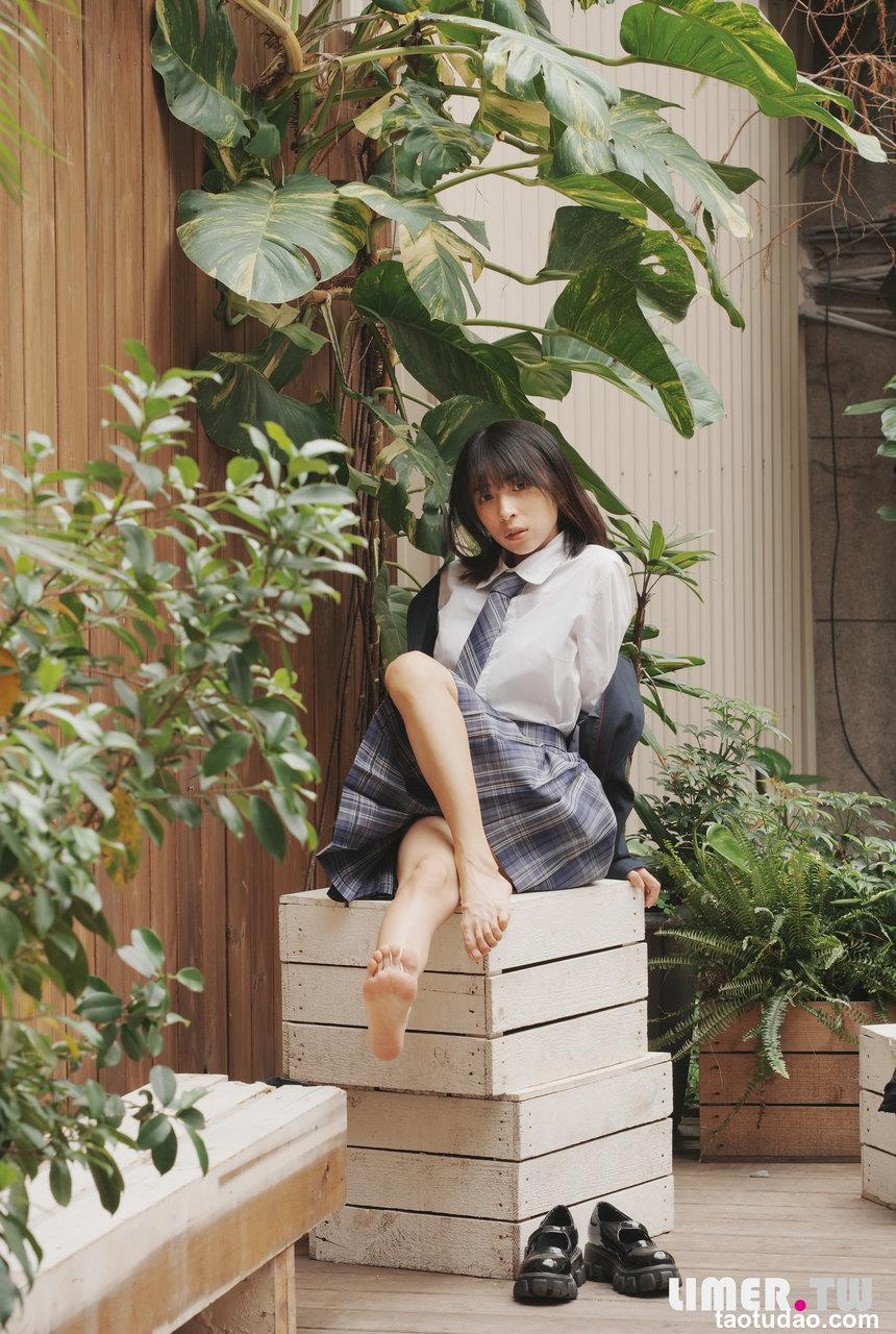 Limerence原创 NO.037 子子 JK小腿袜到裸足的偷窥视角[181P+1V／5.40GB]