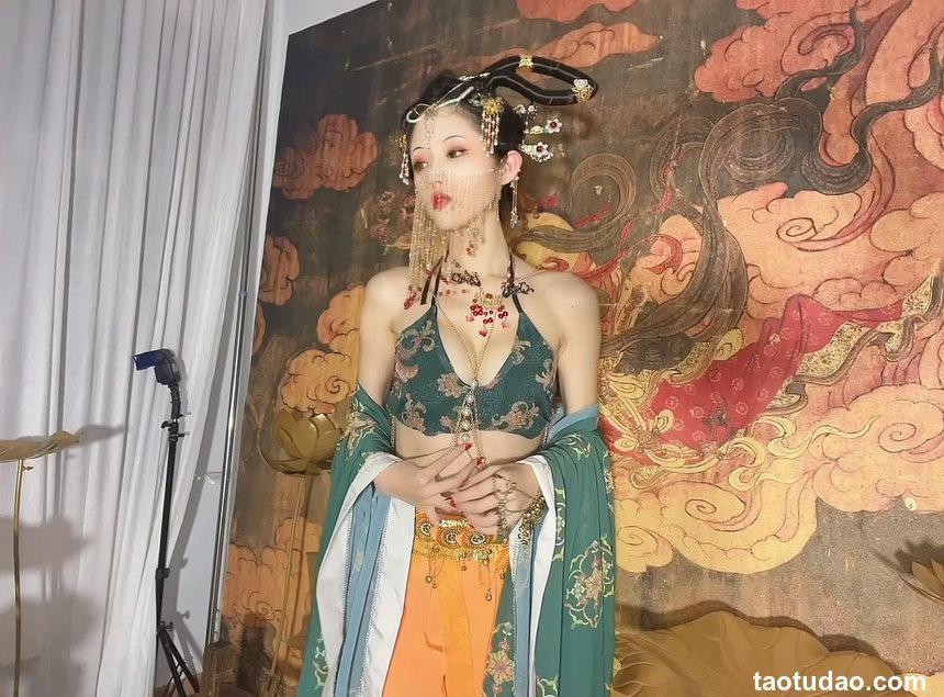 钛合金TiTi视频 — 稀有极品画中仙 古色仙香酥乳玉体 神秘地带欲血喷张 [1V]