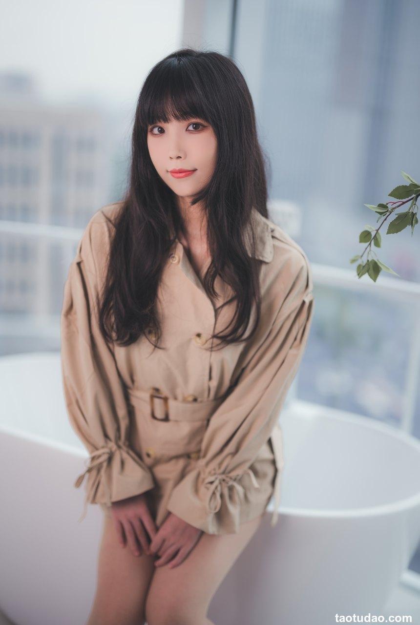 汪知子 - NO.11 风衣 [52P-168MB]