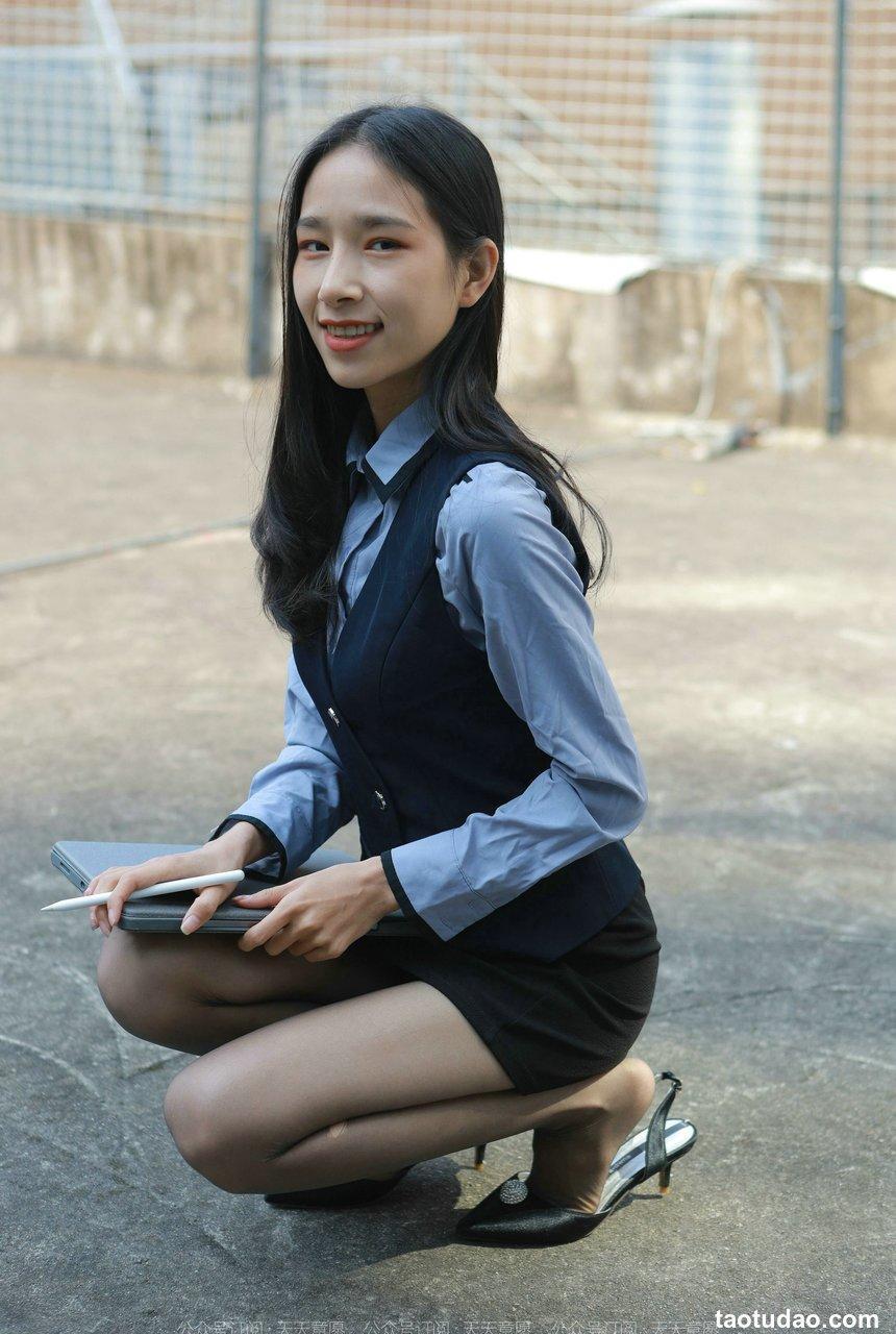 [IESS异思趣向] 2022.02.29 丝享家1015：美子《职业包臀裙黑丝》[98P／123MB]