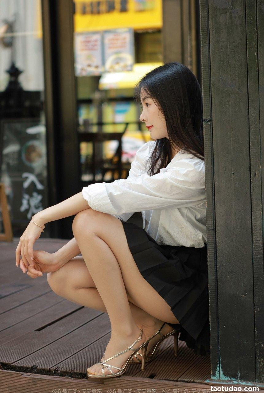 [IESS异思趣向] 2022.05.01 丝享家1076：小金《新人报道》[88P／130MB]