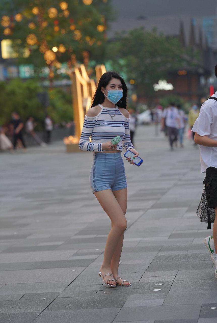 都市丽人气质热裤长腿小姐姐【73P-848MB】