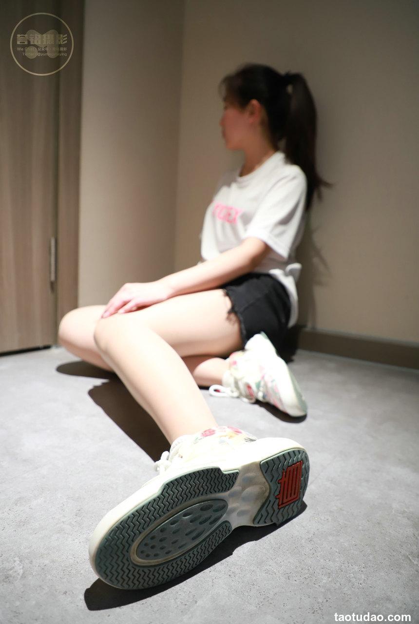 [誉铭传媒]袜足摄影 2022年《2022微信群第2套》[83P+1V／896MB]