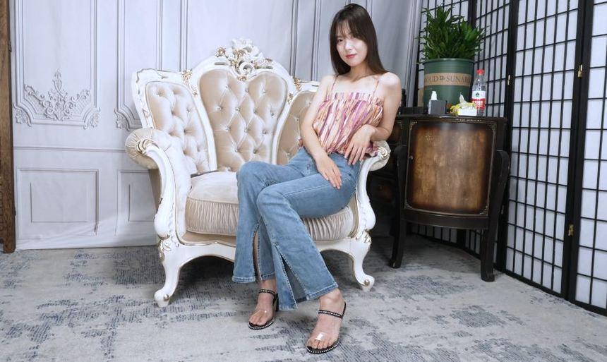 [A&F]丝足视频 094-美女王佳展示性感的大脚 [1V-2.65G]