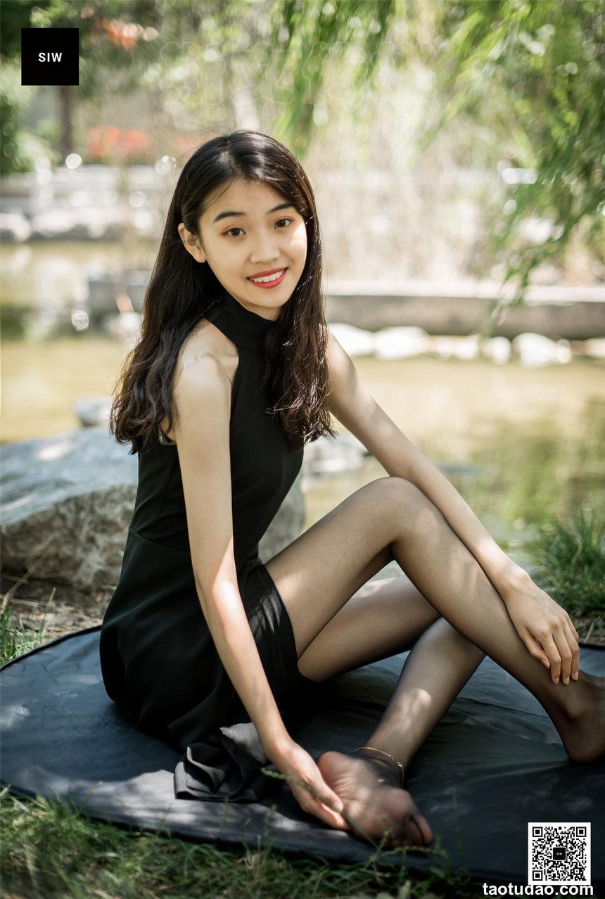 SIW斯文传媒 007 黑色高领无袖修身绸面连身衣裙 - 蓉儿 [61P-163M]