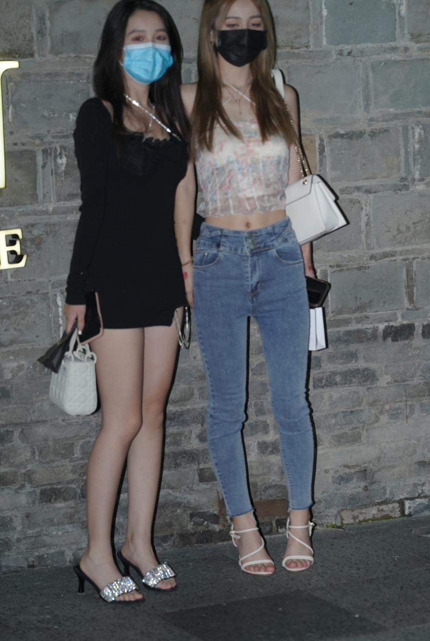 都市丽人夜拍黑色连体包臀裙美女【113P+1V-1.95G】