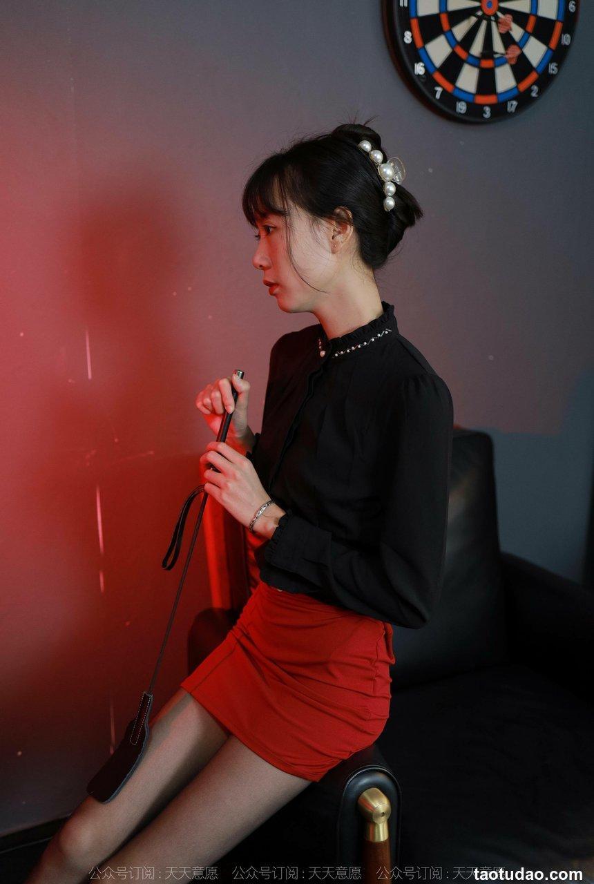 [IESS异思趣向] 2021.10.27 丝享家959：团团《姓感红与黑》[96P／147MB]