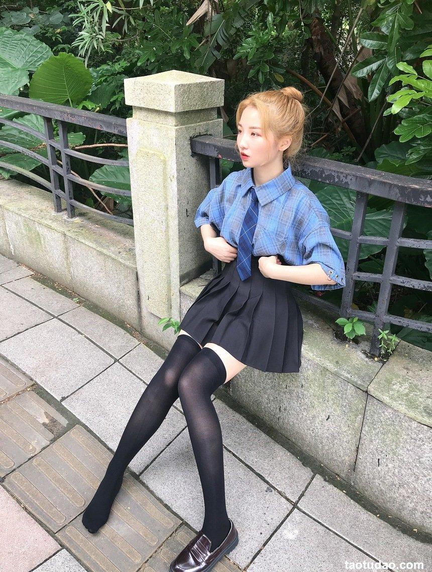 [最爱帆布鞋] 丝袜美腿写真 ON.24 图套+视频