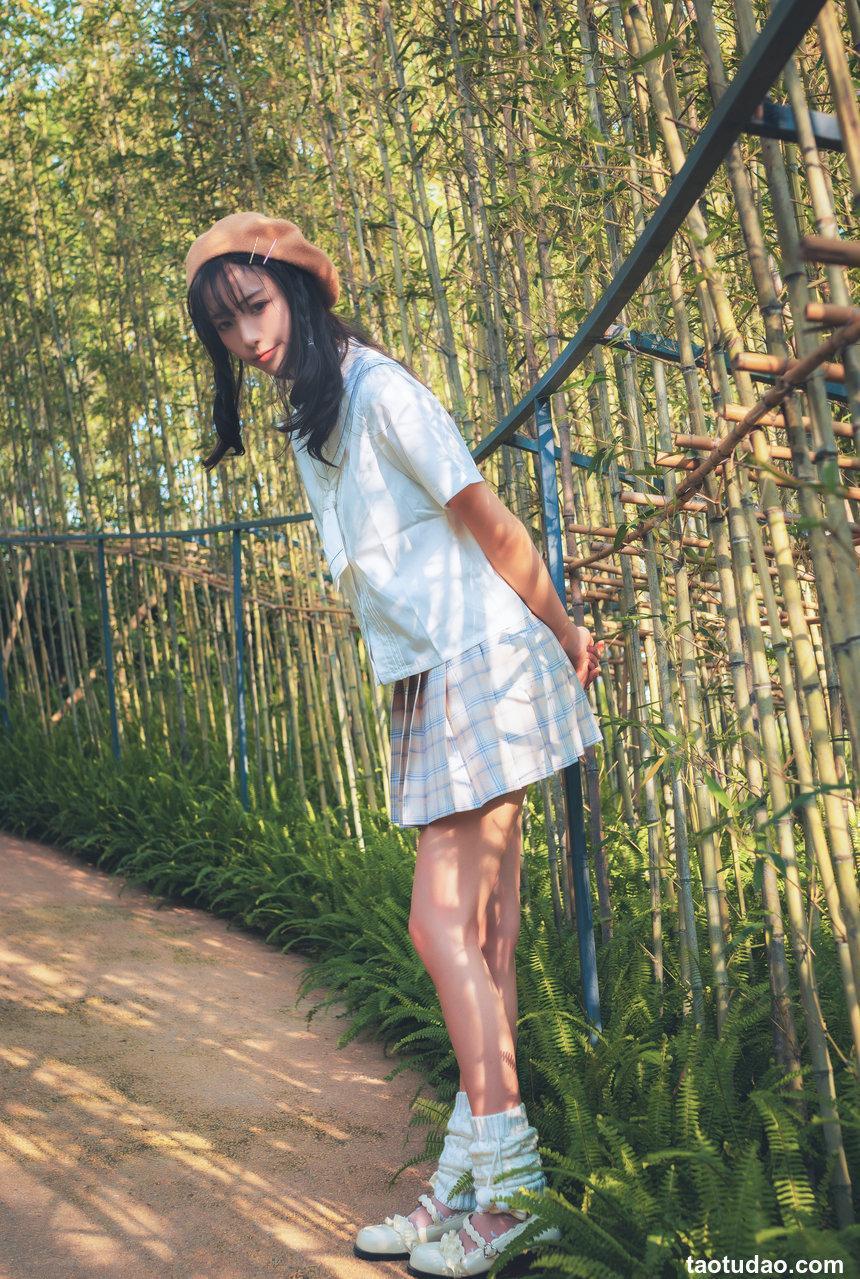 西瓜少女 NO.001 – 白云森林[39P+408M]