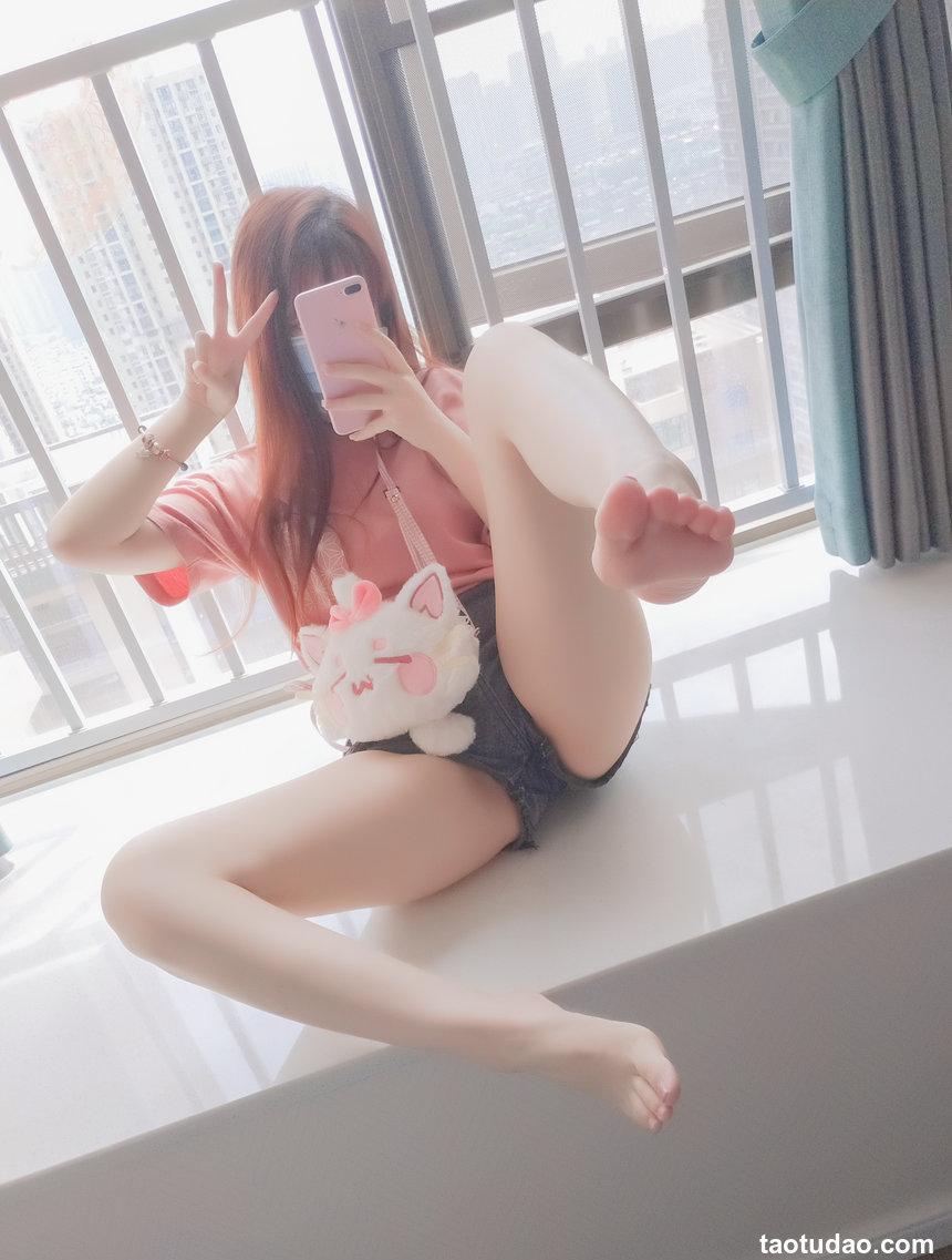 雪晴Astra NO.017 - 美腿美足美臀[177P+2V／956MB]