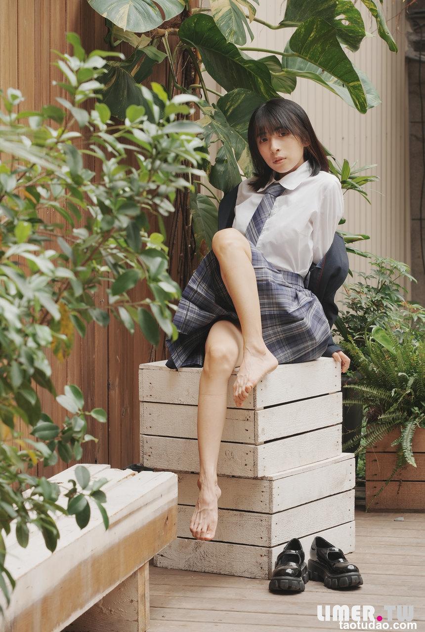 Limerence原创 NO.037 子子 JK小腿袜到裸足的偷窥视角[181P+1V／5.40GB]