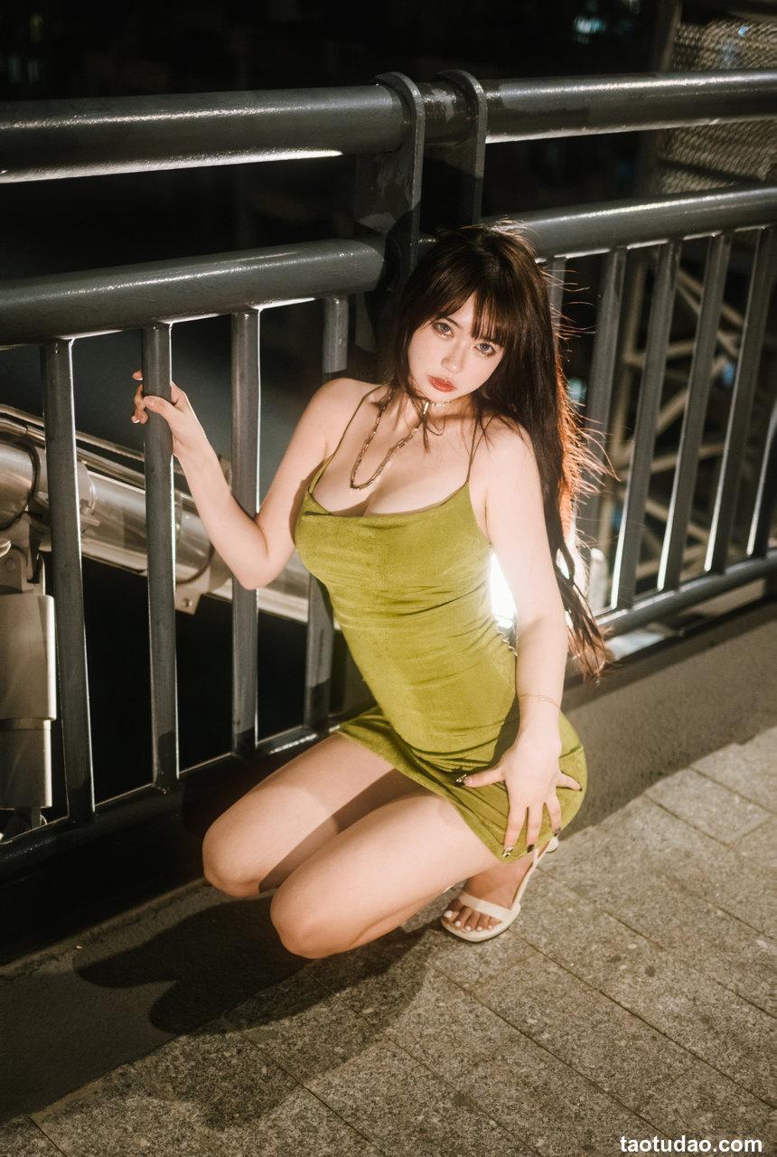 Tina很妖孽呀 - NO.07 绿色连衣裙 [35P-208MB]