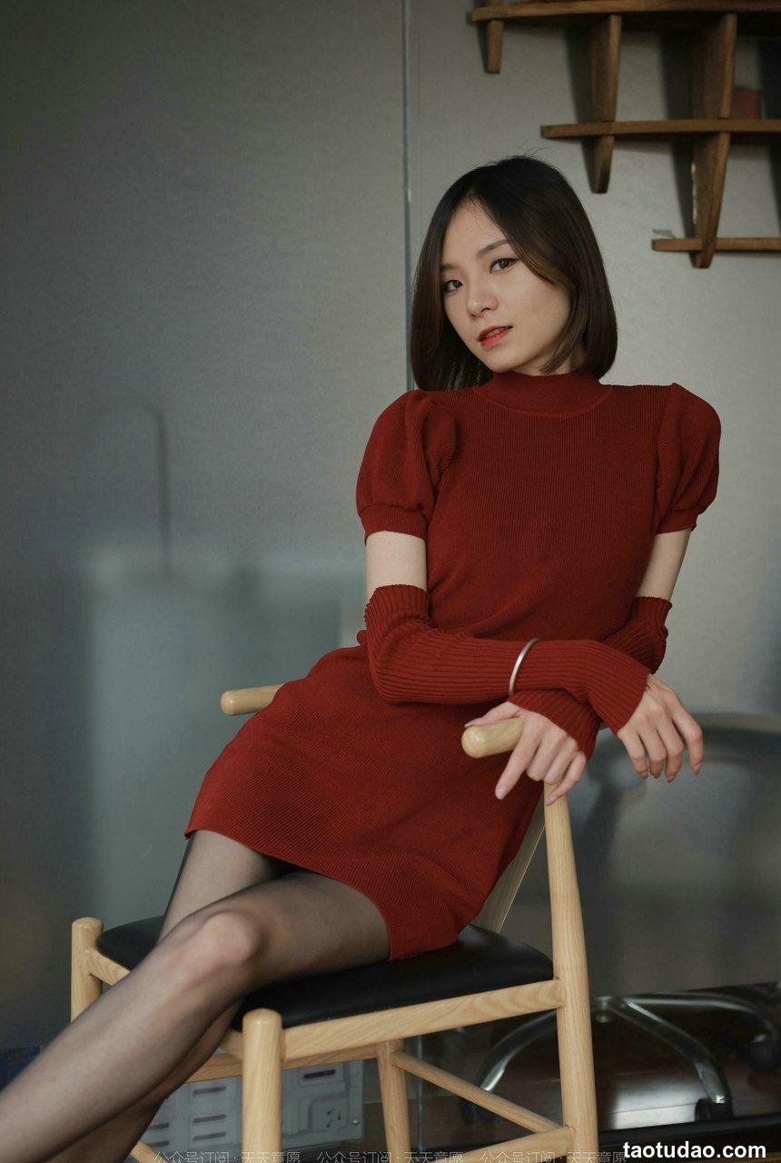 [IESS异思趣向] 2022.03.09 丝享家1023：小六《红裙嘿丝自拍》[84P／95.1MB]