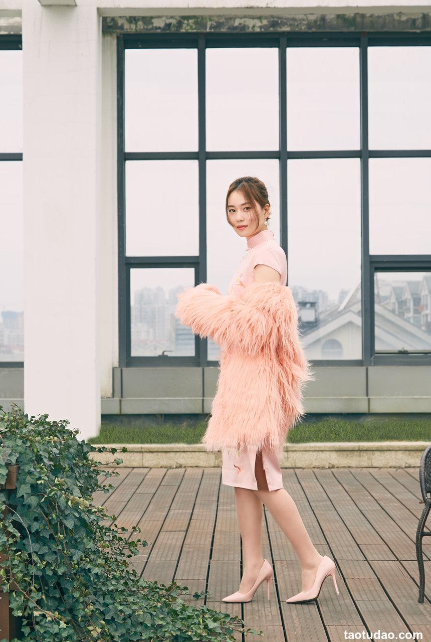 奈丝写真 NO.079 奈丝捋捋被风吹乱的秀发–露露 [34P+294M]