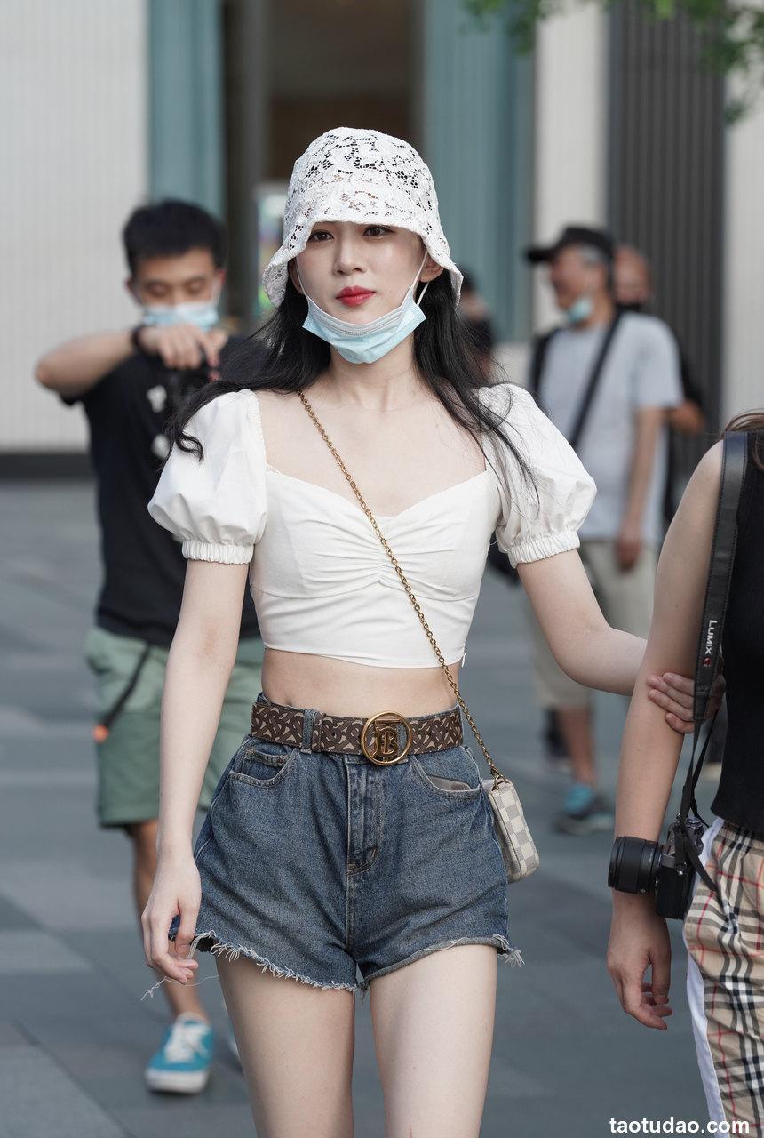 都市丽人街拍很白的妹子【83P-991MB】