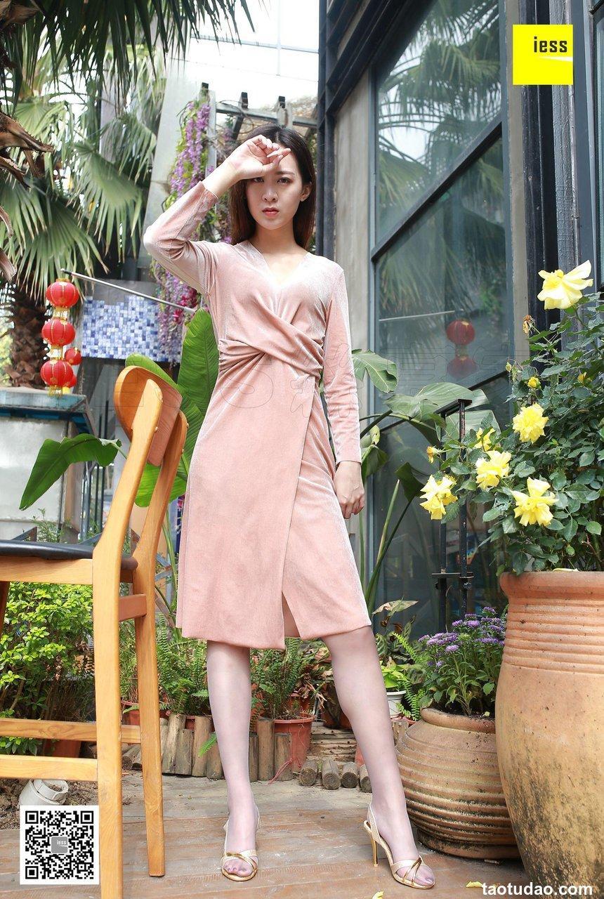 [IESS异思趣向] 2018.04.25 丝享家218《大长腿灰丝凉鞋》紫紫 [99+1P]