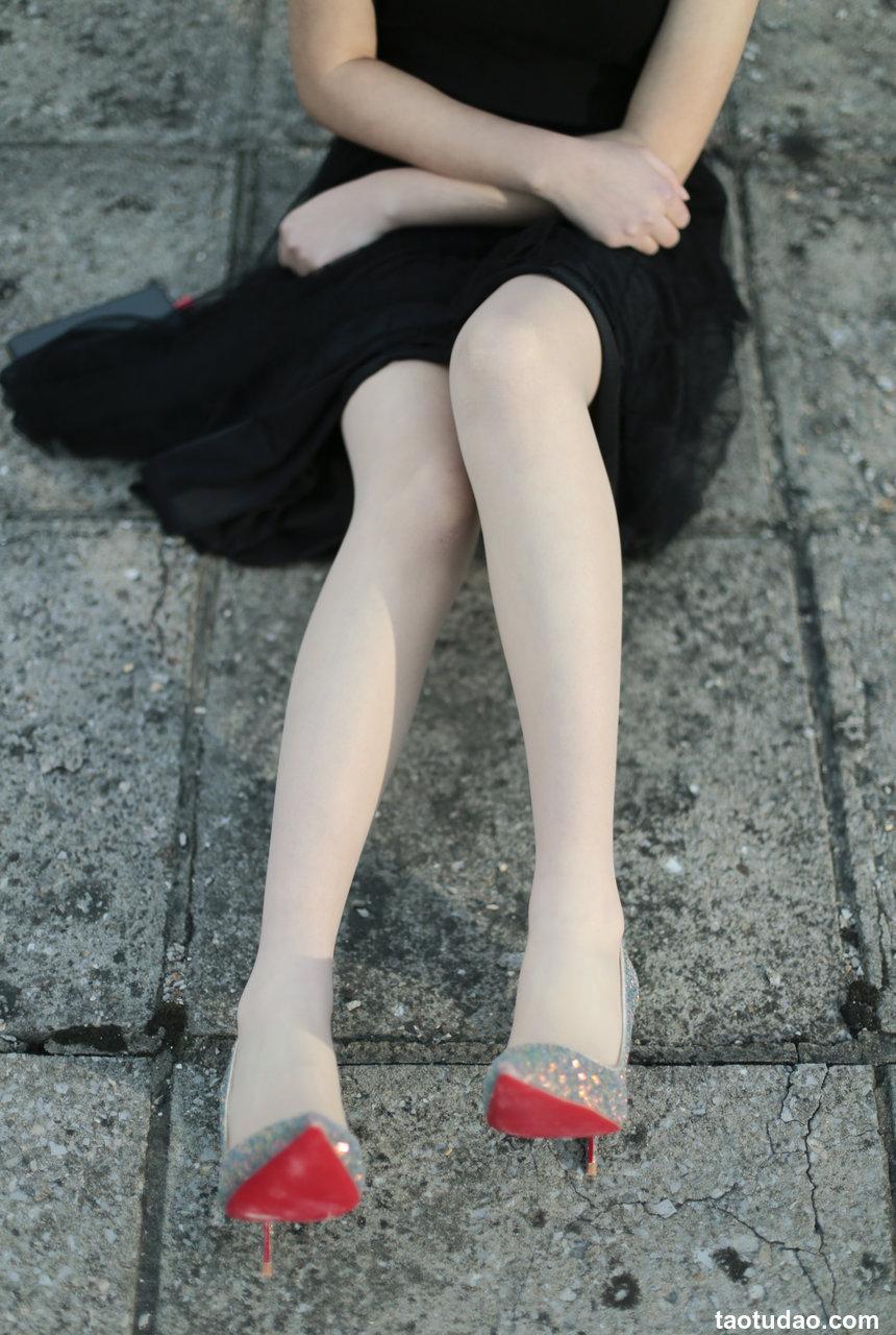 奈丝写真 NO.060 从白昼到黑夜，在天台吹吹风–喵璃 [39P+216M]