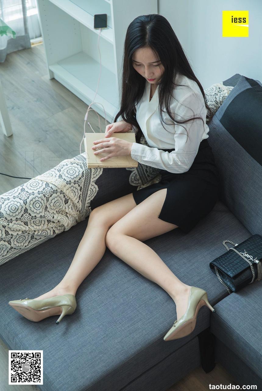 [IESS异思趣向] 2018.10.22 丝享家343：文欣 - 文欣微肉制服美足 [90P]