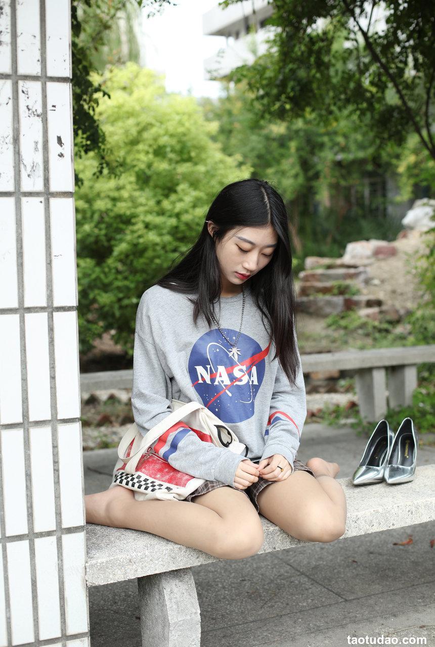 奈丝写真 NO.147 长廊石凳上的软妹-翼宁 [38P+607M]