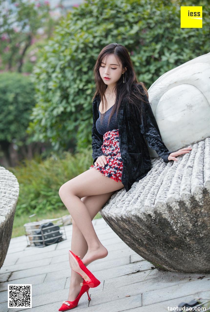 [IESS异思趣向] 2019.02.17 丝享家425：小羽 花丛中的小羽 [82P]