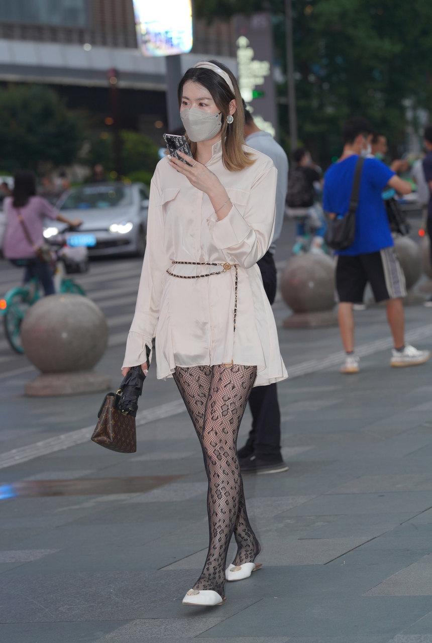 都市丽人丝袜美女【64P+1V-884MB】