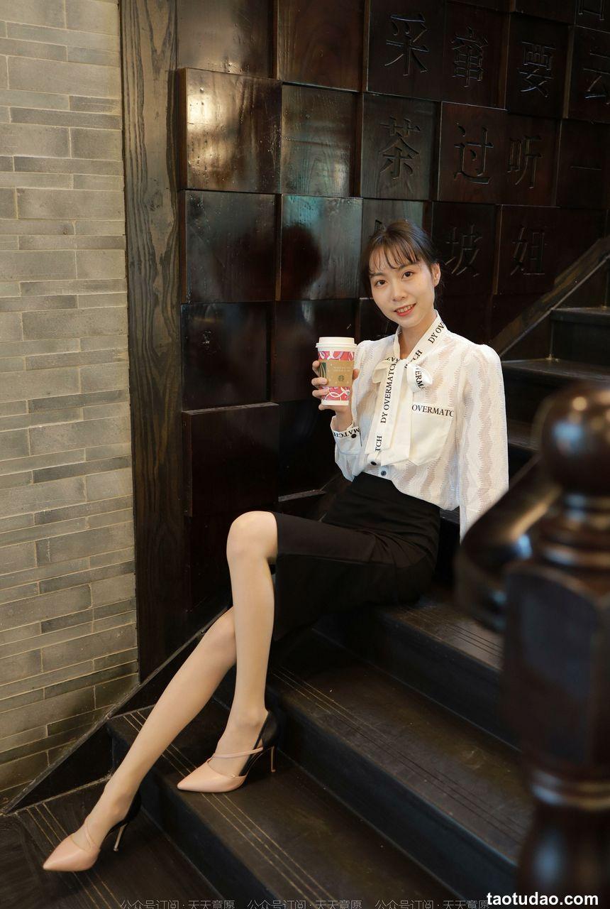 [IESS异思趣向] 2022.01.01 丝享家981：团团《气质一步裙》[91P／102MB]