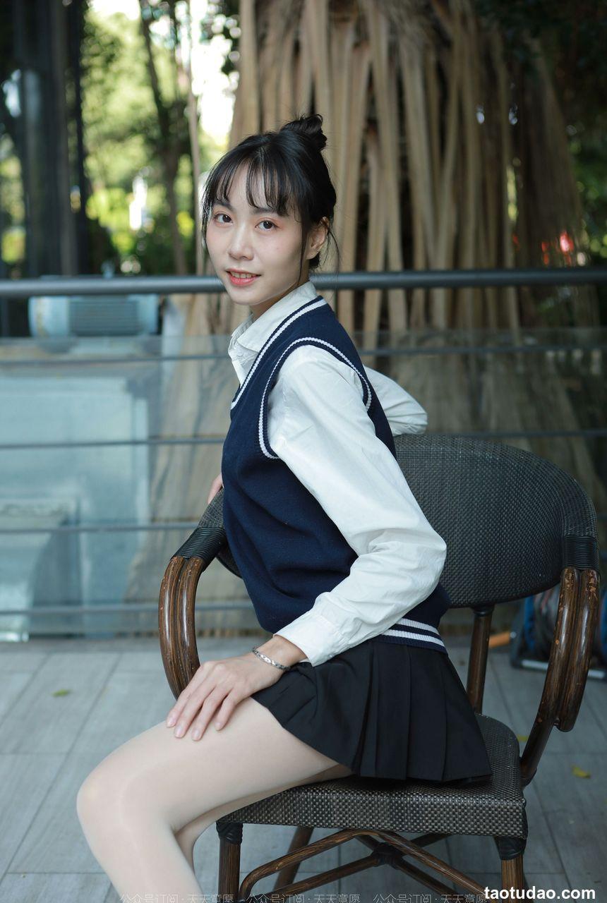 [IESS异思趣向] 2022.01.10 丝享家985：团团《纯玉学苑装》[94P／94.8MB]