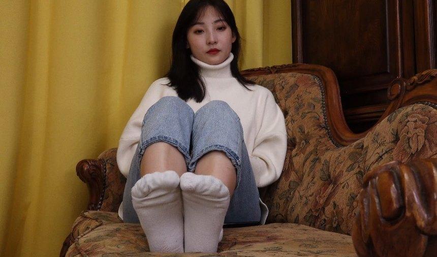 [A&F]丝足视频 112-满冬妹妹展示原味棉袜裸足 [1V-2.94G]