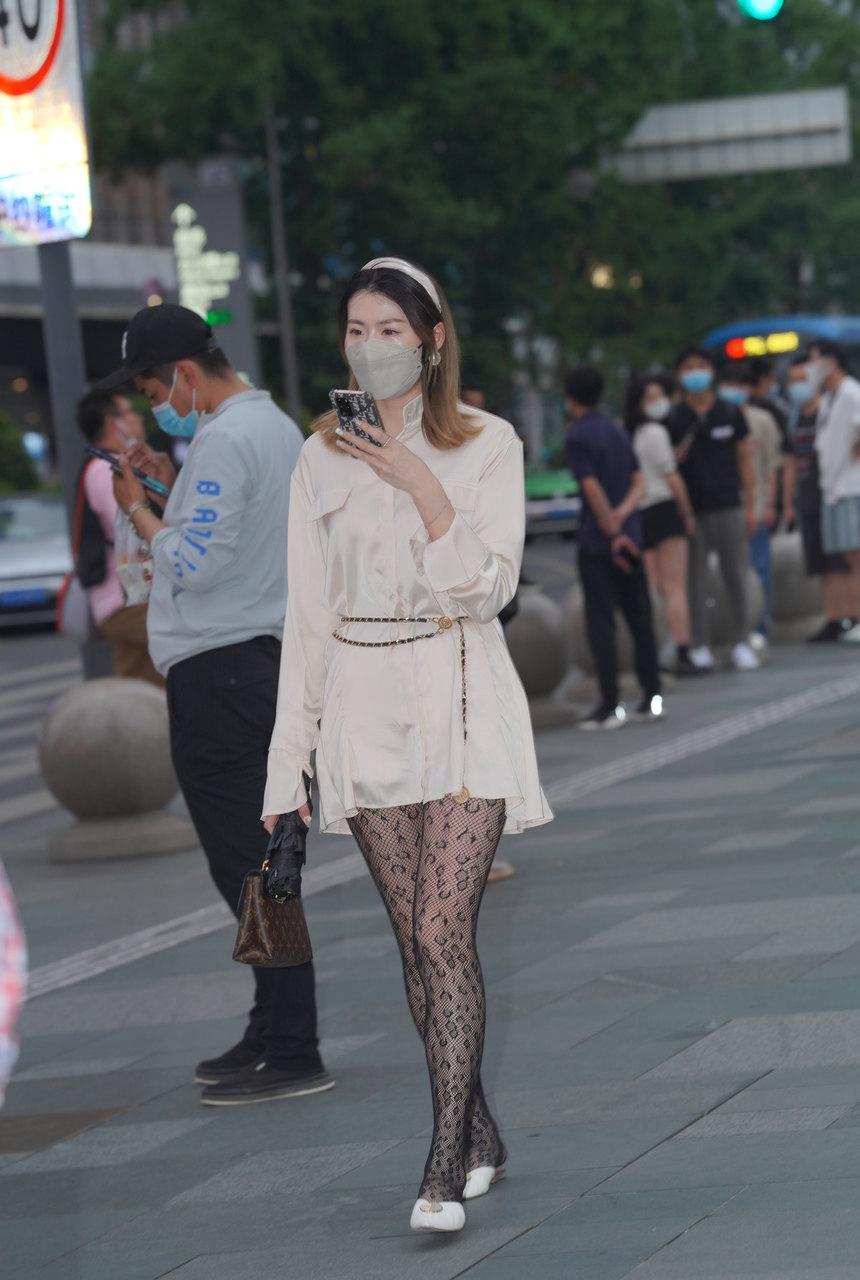 都市丽人丝袜美女【64P+1V-884MB】