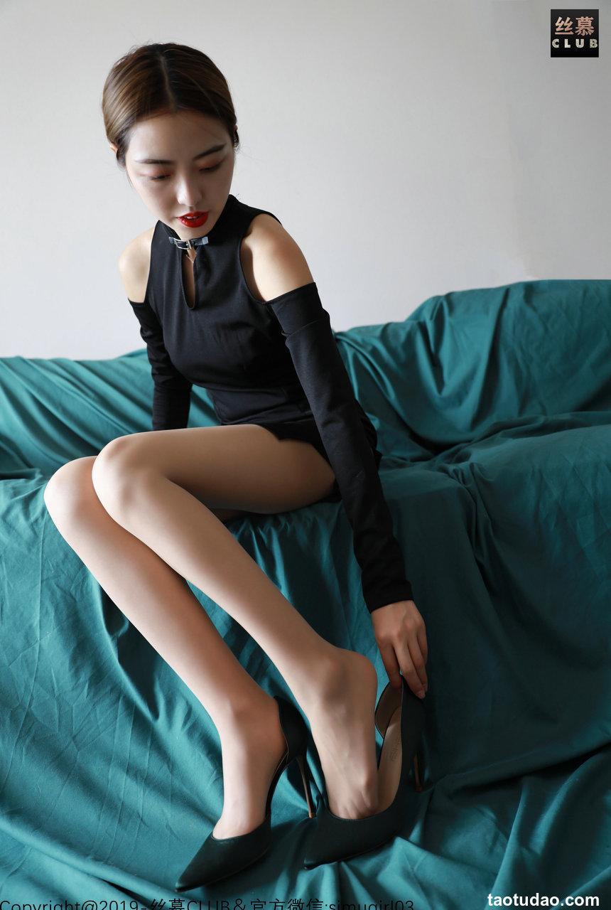 丝慕写真  丹丹的开衩旗袍肉丝 [73P]