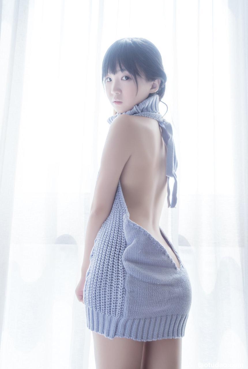 御子Yumiko - 漏背毛衣 [10P-116MB]