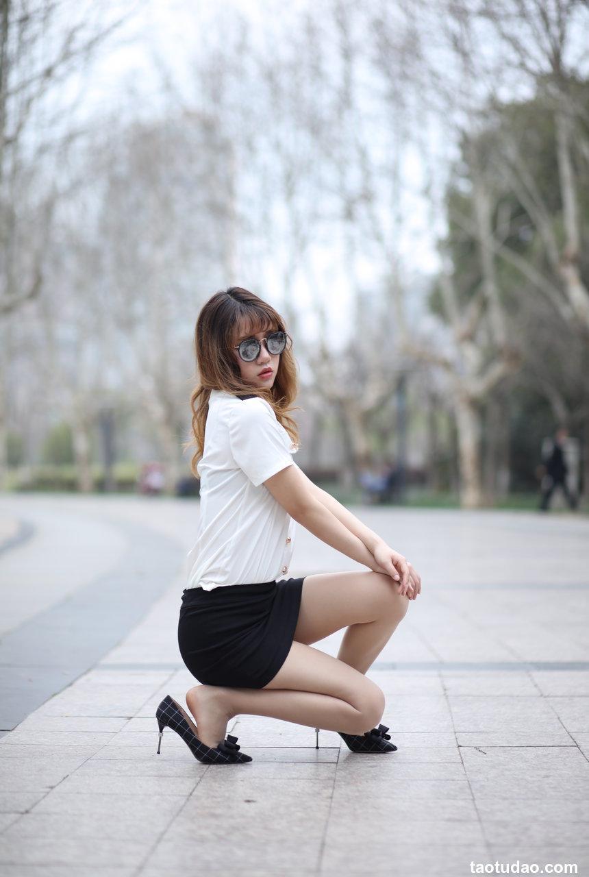 奈丝写真 NO.116 公园里的制服肉丝-高高 [53P+389M]