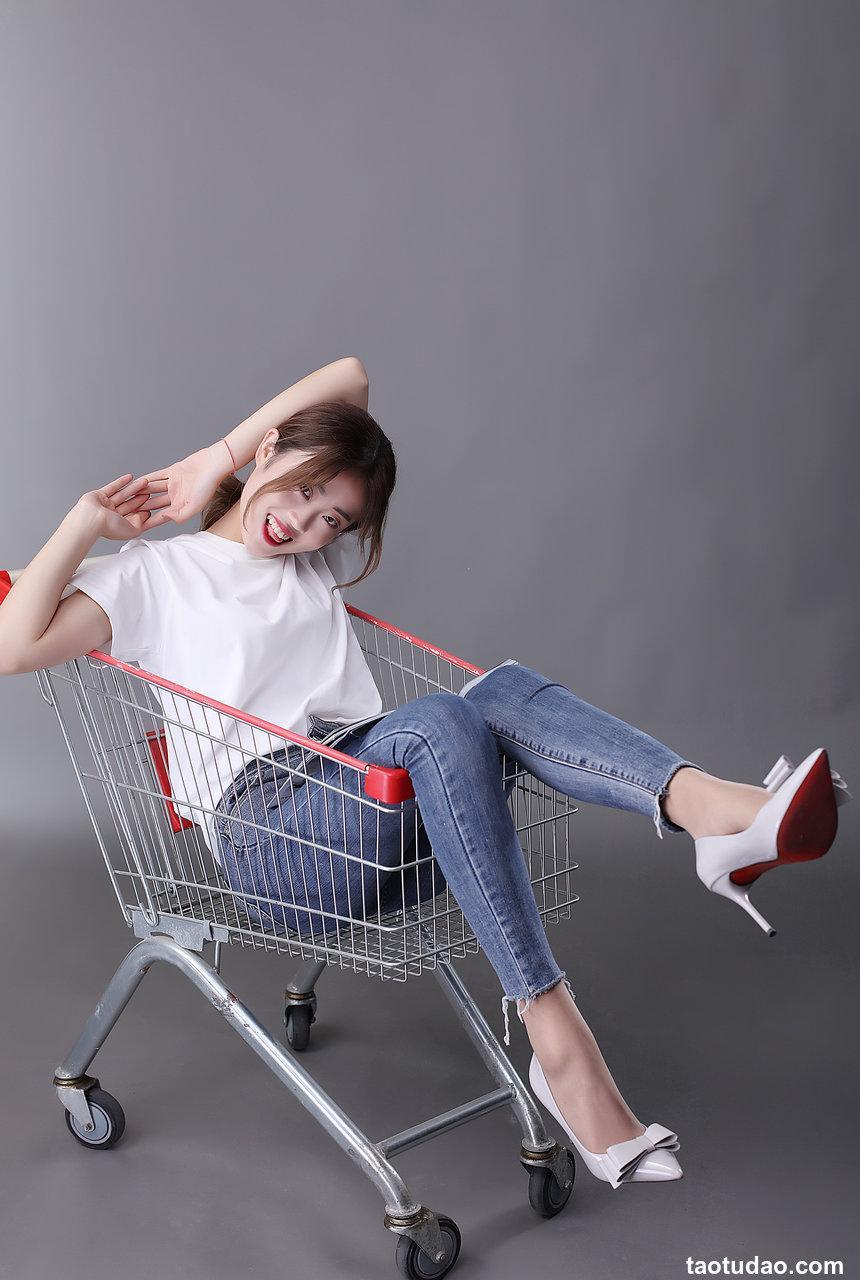 奈丝写真 NO.127 白T牛仔裤里的丝袜-可乐 [37P+592M]