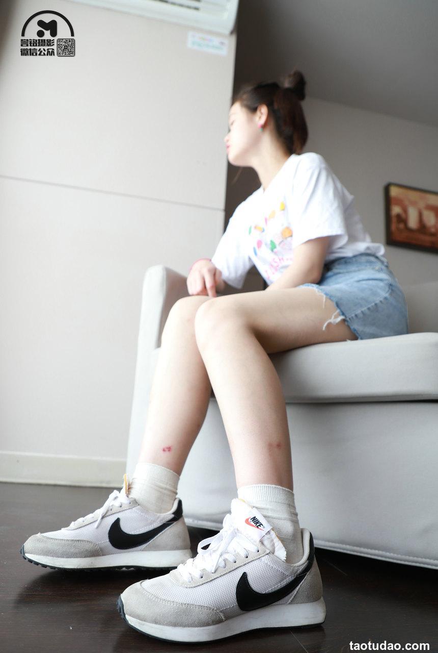 [誉铭传媒]袜足摄影 2021年《微信客户群第08套作品》[80P+1V／1.04GB]