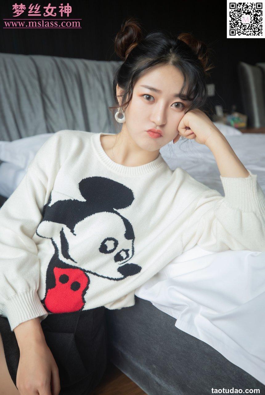 [MSLASS梦丝女神] 2019.11.12 NO.064 《雨晨 白卫衣下的丝袜》[62+1P461M]