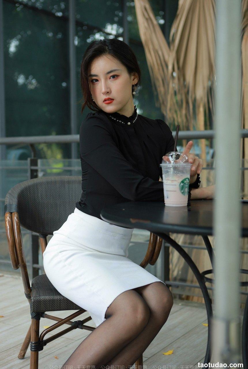 [IESS异思趣向] 2022.05.15 丝享家1089：小宝《黑丝黑衬衣》[81P／132MB]